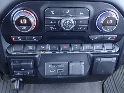 Used 2021 Chevrolet Silverado 2500 LT w/ Convenience Package AWD/4WD image 35