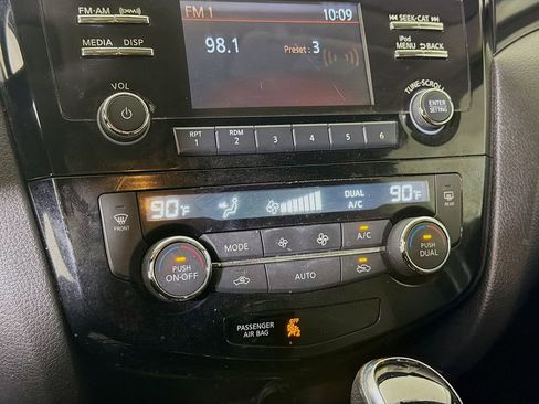 Used 2018 Nissan Rogue Sport SV w/ SV All-Weather Package image 18