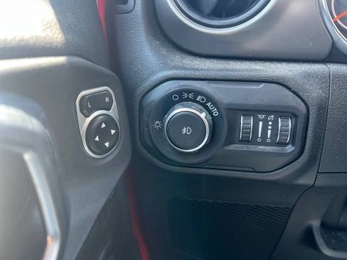 Used 2019 Jeep Wrangler Sport AWD/4WD image 25