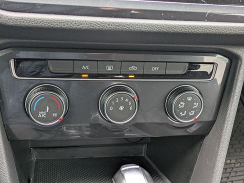 Used 2020 Volkswagen Tiguan S image 14