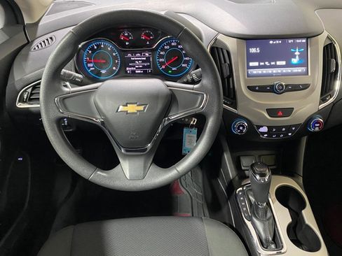 Used 2018 Chevrolet Cruze LS FWD image 16