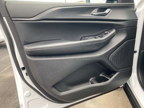 Certified 2025 Jeep Grand Cherokee Altitude image 20