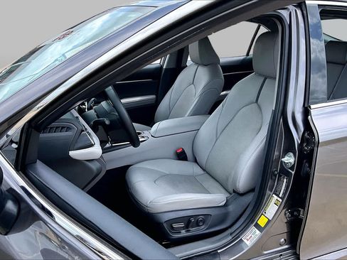 Used 2024 Toyota Camry XLE FWD image 8