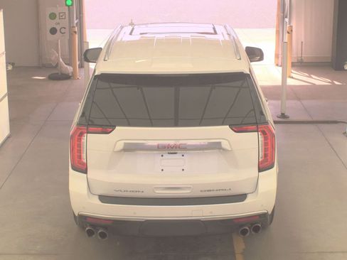 Used 2023 GMC Yukon Denali w/ Denali Reserve Package image 8