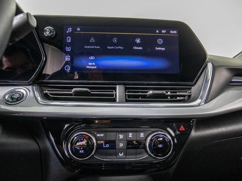 Used 2025 Chevrolet Trax LT FWD image 25