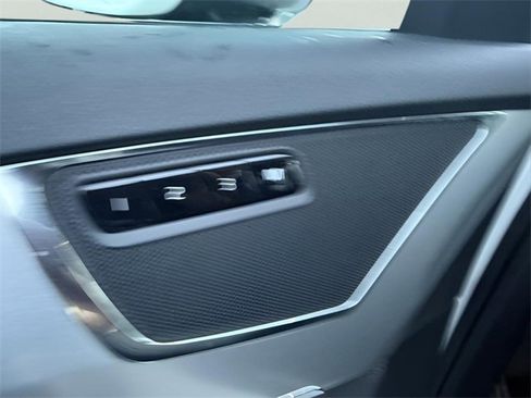 Used 2018 Volvo XC90 T5 Momentum w/ Convenience Package image 11