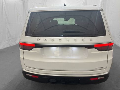 Used 2024 Jeep Wagoneer Series III AWD/4WD image 6