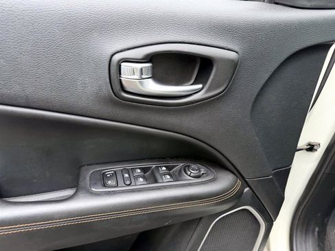 Used 2019 Jeep Compass Limited FWD image 14
