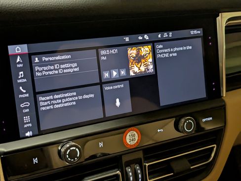 Used 2025 Porsche Macan image 34