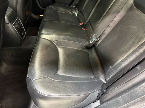 Used 2018 Chrysler 300 Limited w/ Safetytec Plus Group image 26