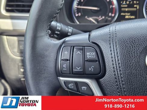 Used 2016 Toyota Highlander Limited Platinum image 28
