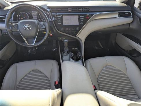 Used 2018 Toyota Camry SE image 16