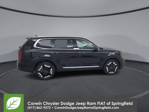 Used 2025 Kia Telluride S AWD/4WD image 16