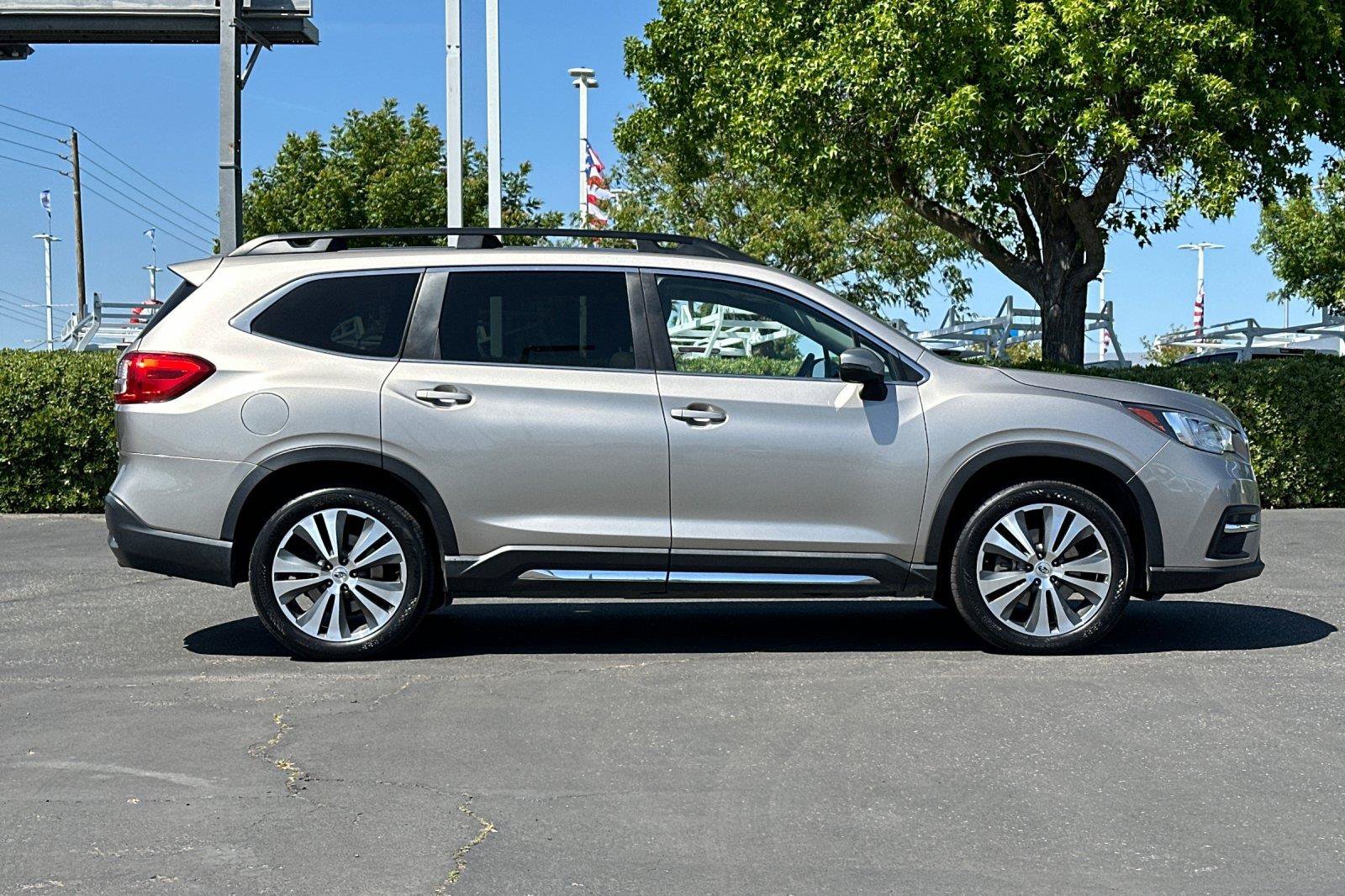 Used 2019 Subaru Ascent Limited AWD/4WD image 2