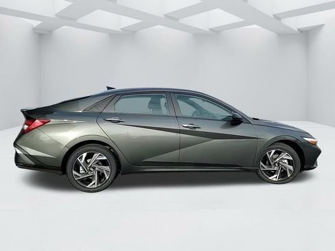 New 2025 Hyundai Elantra SEL image 4