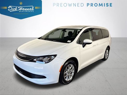 Used 2022 Chrysler Voyager LX FWD image 1