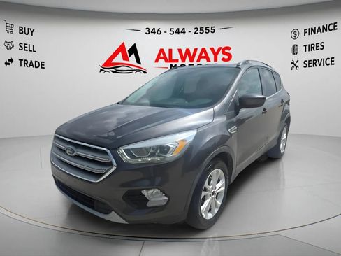 Used 2017 Ford Escape SE w/ Equipment Group 201A FWD image 3