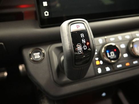 Used 2025 Land Rover Defender 110 AWD/4WD image 22