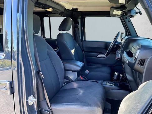 Used 2018 Jeep Wrangler Unlimited Sport S image 9