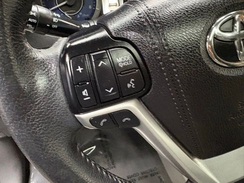 Used 2019 Toyota Sienna XLE w/ XLE Navigation Package FWD image 23