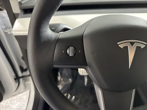 Used 2022 Tesla Model Y Performance image 12