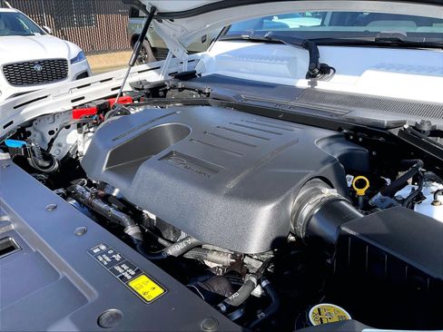 Used 2023 Land Rover Defender 130 X-Dynamic SE image 34