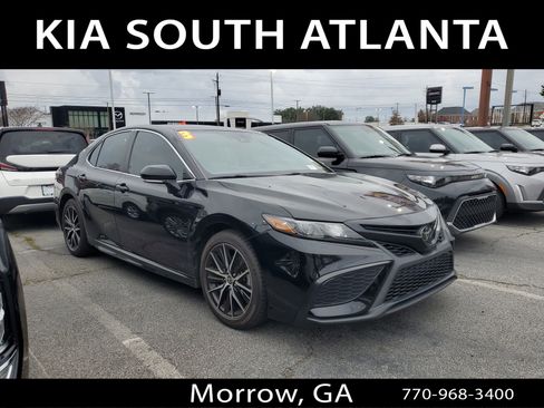 Used 2023 Toyota Camry SE image 1
