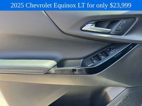 Used 2025 Chevrolet Equinox LT FWD image 16
