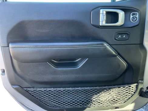 Used 2020 Jeep Wrangler Unlimited Sahara image 23