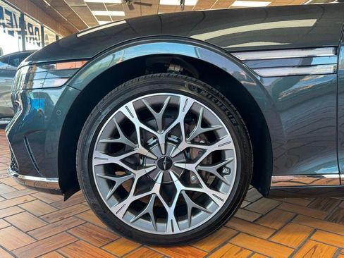 Used 2024 Genesis G90 3.5T AWD/4WD image 12