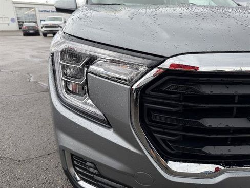 Used 2023 GMC Terrain SLE FWD image 8