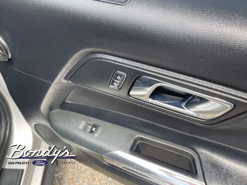 Used 2016 Ford Mustang Convertible RWD image 19