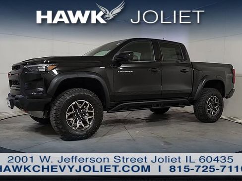 Used 2025 Chevrolet Colorado ZR2 w/ Technology Package AWD/4WD image 4
