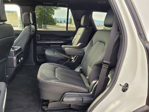 New 2024 Ford Expedition Platinum image 8