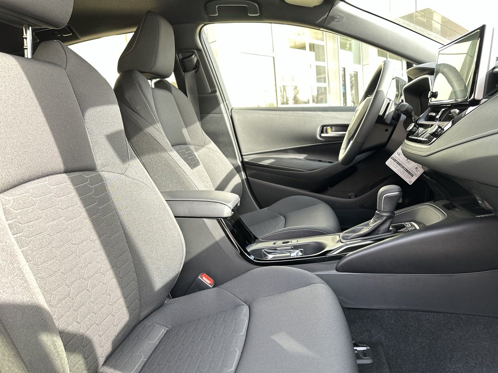 Used 2025 Toyota Corolla SE w/ SE Package FWD image 18