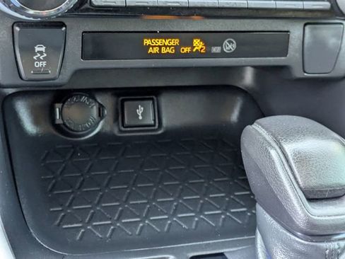 Used 2022 Toyota RAV4 XLE image 17