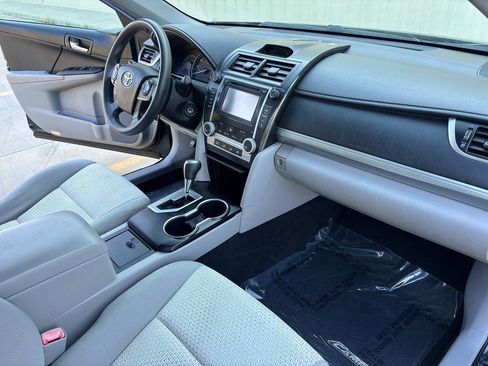 Used 2014 Toyota Camry LE image 19