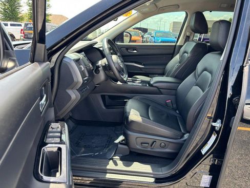 Used 2025 Nissan Pathfinder SL AWD/4WD image 8