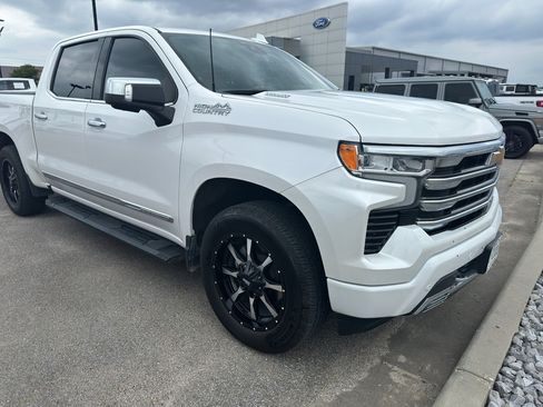 Used 2023 Chevrolet Silverado 1500 High Country w/ Z71 Off-Road Package AWD/4WD image 4