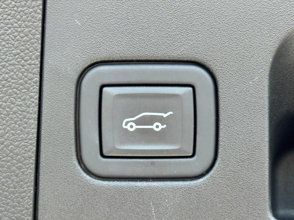 Certified 2024 Cadillac XT4 Sport FWD image 37