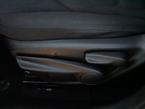 Used 2018 Jeep Renegade Latitude w/ Cold Weather Group image 20