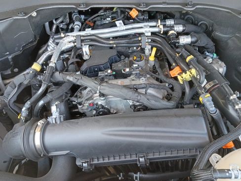 Used 2025 Ford Explorer Active RWD image 19