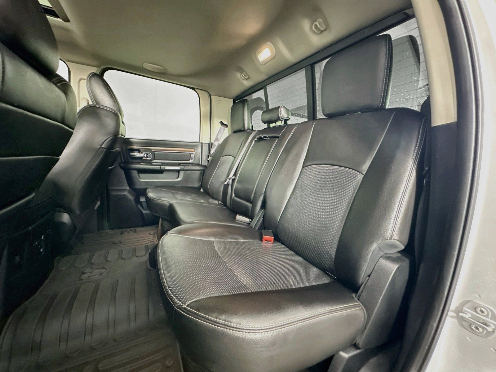 Used 2015 RAM 1500 Laramie w/ Convenience Group AWD/4WD image 27