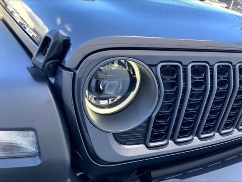 Used 2025 Jeep Wrangler Sport AWD/4WD image 31