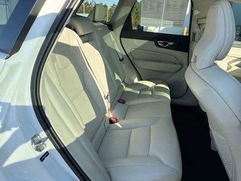 Used 2021 Volvo XC60 T5 Momentum AWD/4WD image 27