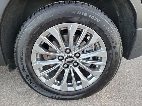 Used 2024 Cadillac XT4 Premium Luxury image 11