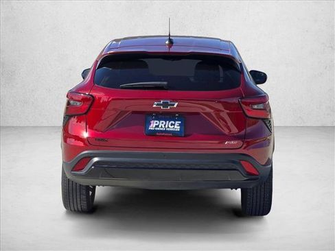 Used 2025 Chevrolet Trax RS w/ Sunroof Package FWD image 6