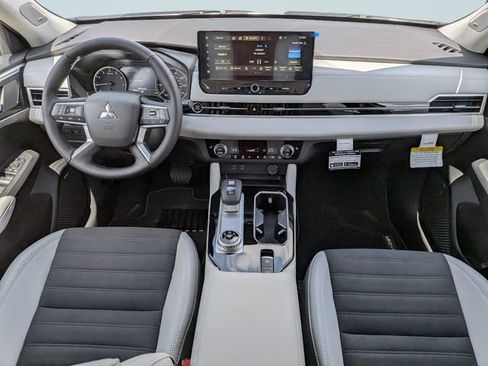 New 2026 Mitsubishi Outlander SE FWD image 13