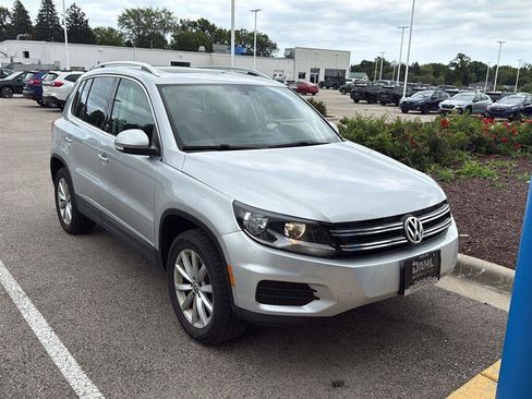 Used 2017 Volkswagen Tiguan Wolfsburg Edition AWD/4WD image 19