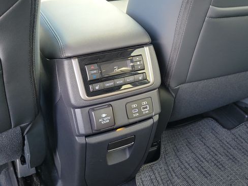 Certified 2025 Subaru Ascent Bronze Edition AWD/4WD image 15